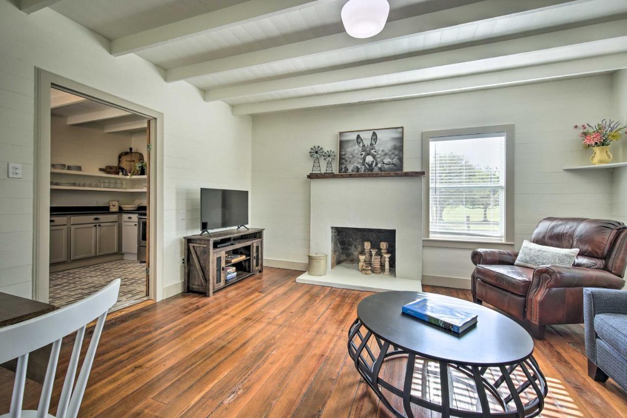 Peaceful Schulenburg Farmhouse With Fire Pit And Grill Esterno foto