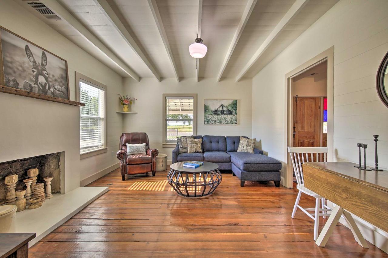 Peaceful Schulenburg Farmhouse With Fire Pit And Grill Esterno foto