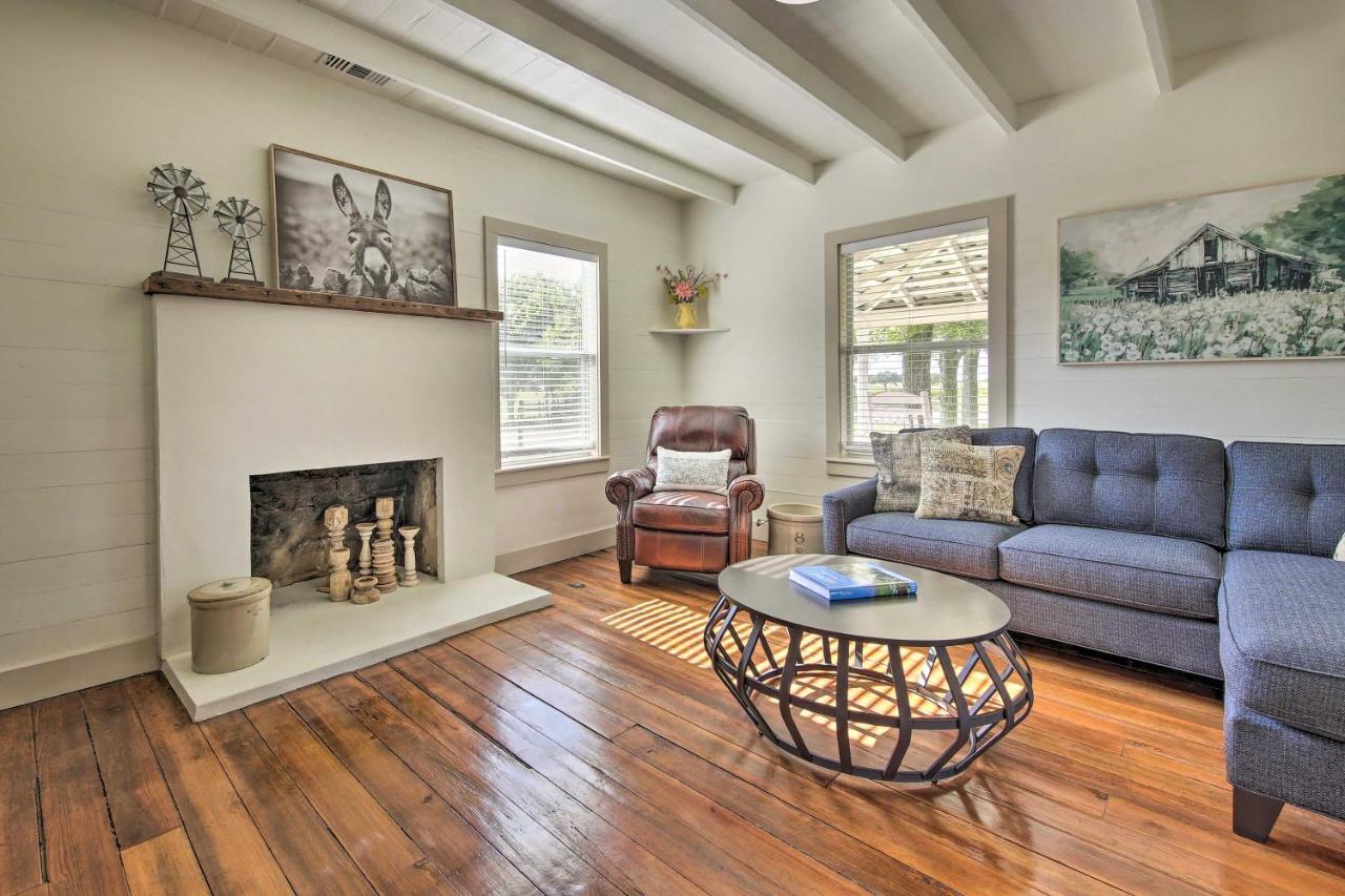 Peaceful Schulenburg Farmhouse With Fire Pit And Grill Esterno foto