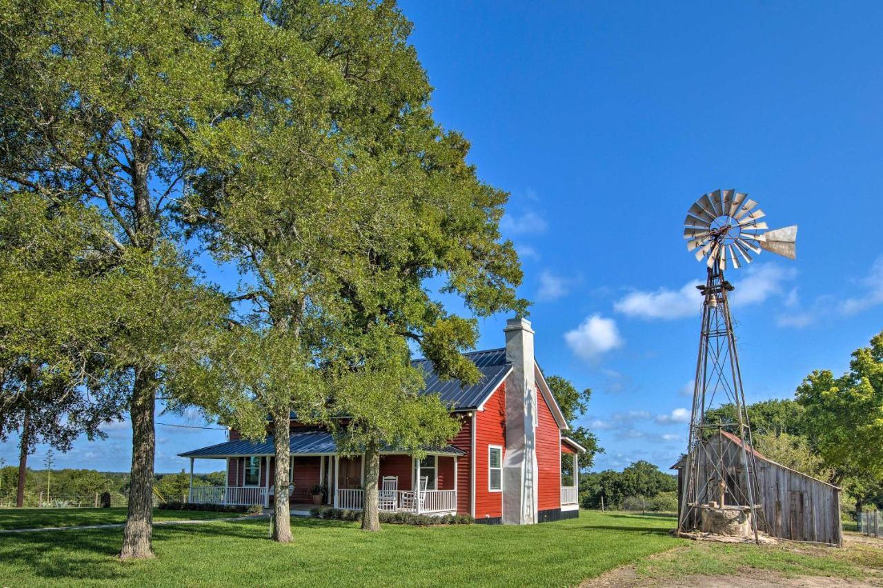 Peaceful Schulenburg Farmhouse With Fire Pit And Grill Esterno foto